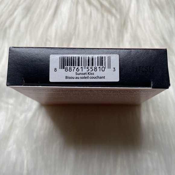 Avon fmg LOVE Heart-Warming Bronzer Shade: Sunset Kiss - Picture 3 of 5